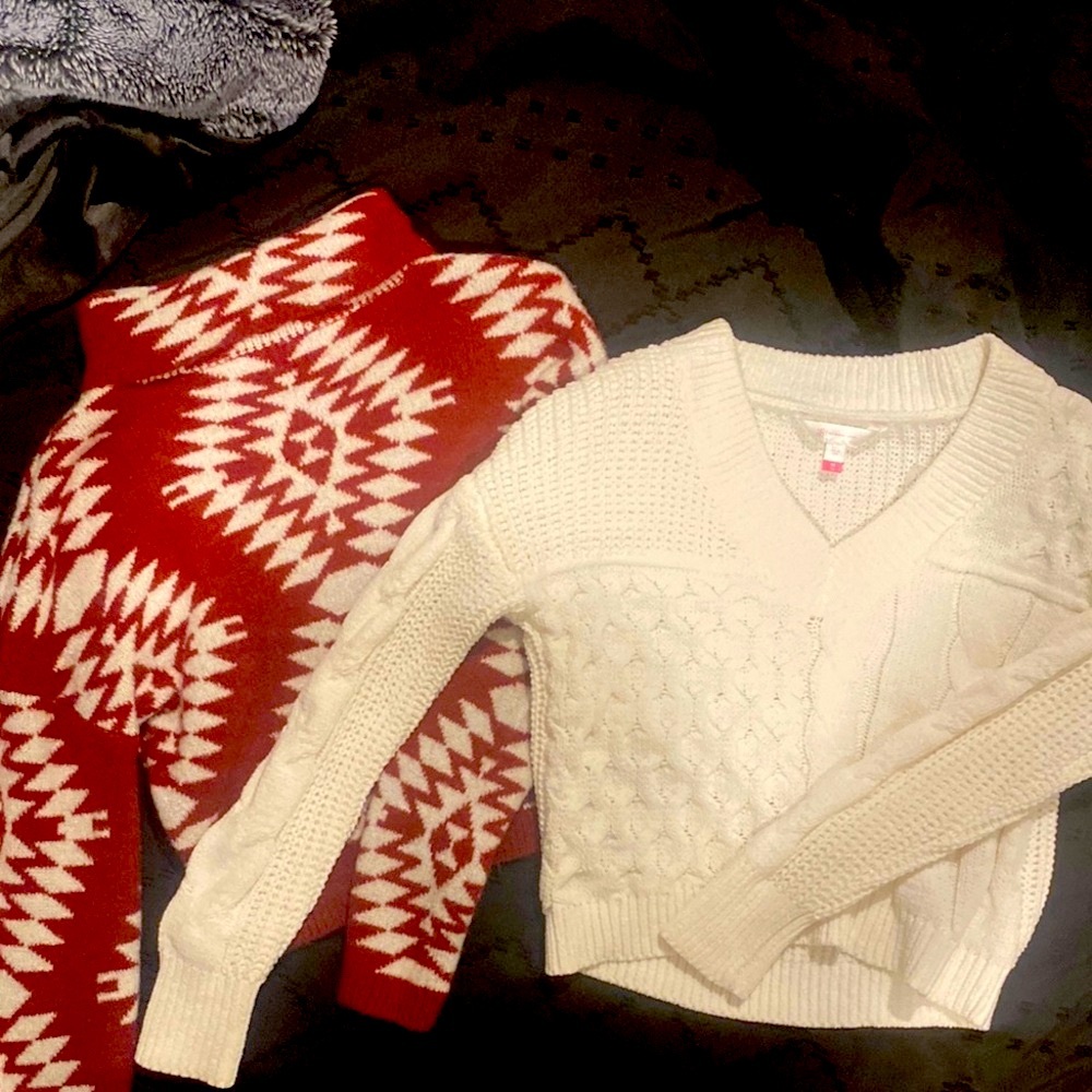 Burgundy Geometric Turtleneck and Cream Cropped Sweater Bundle